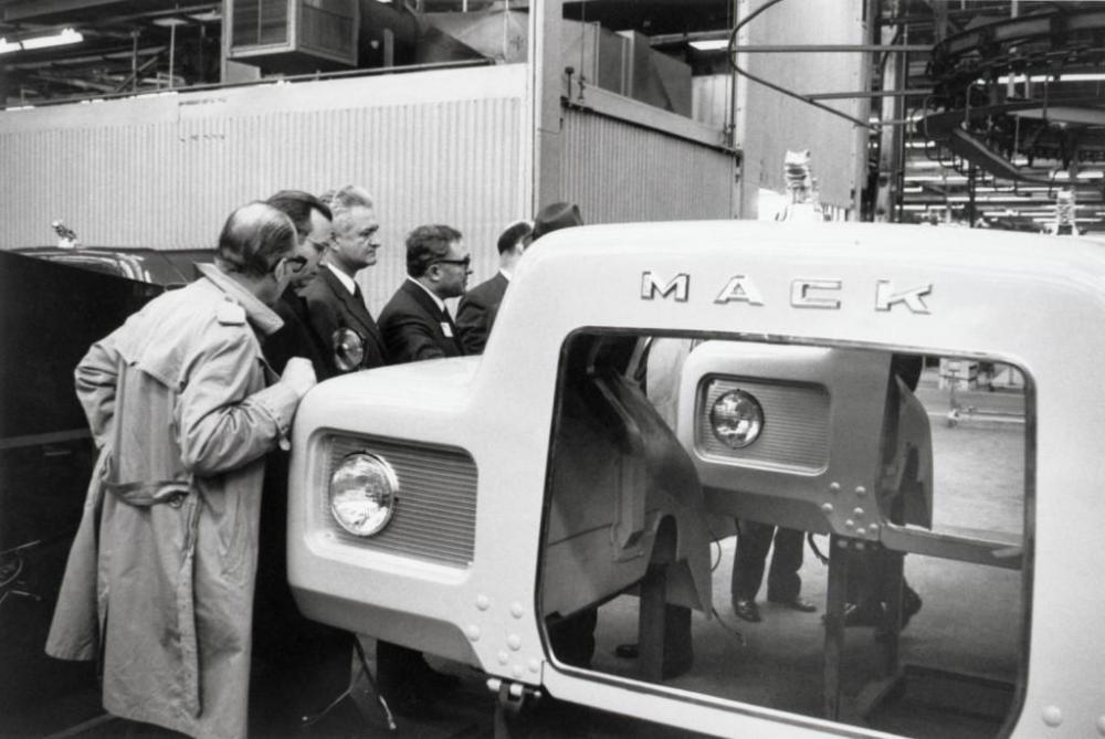 Soviet officials inspecting Plant 5C (June 17, 1971)..jpg