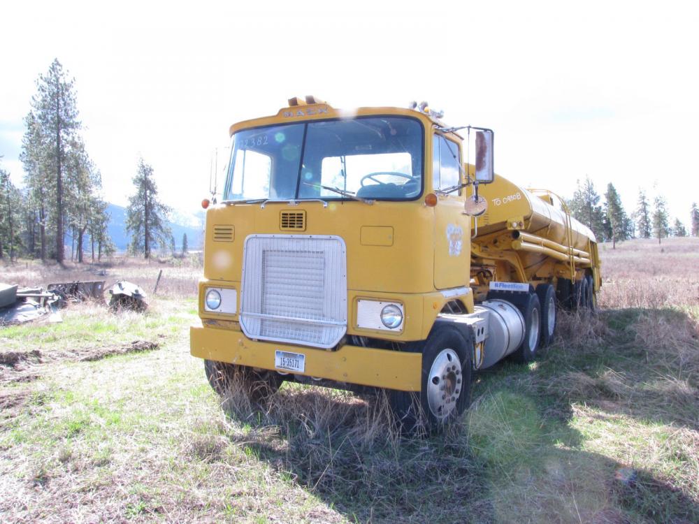 Mack 1970 F model COE with F1A Tank Trailer 1.jpg