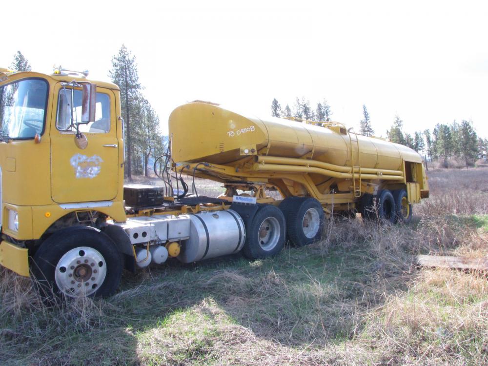 Mack 1970 F model COE with F1A Tank Trailer 6.jpg