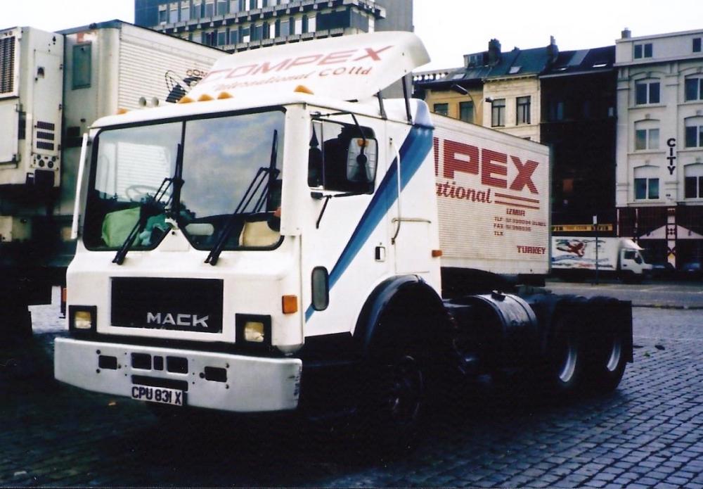 Mack MC sleeper cab (UK).jpg