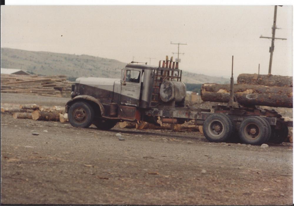 log truck 1.jpg