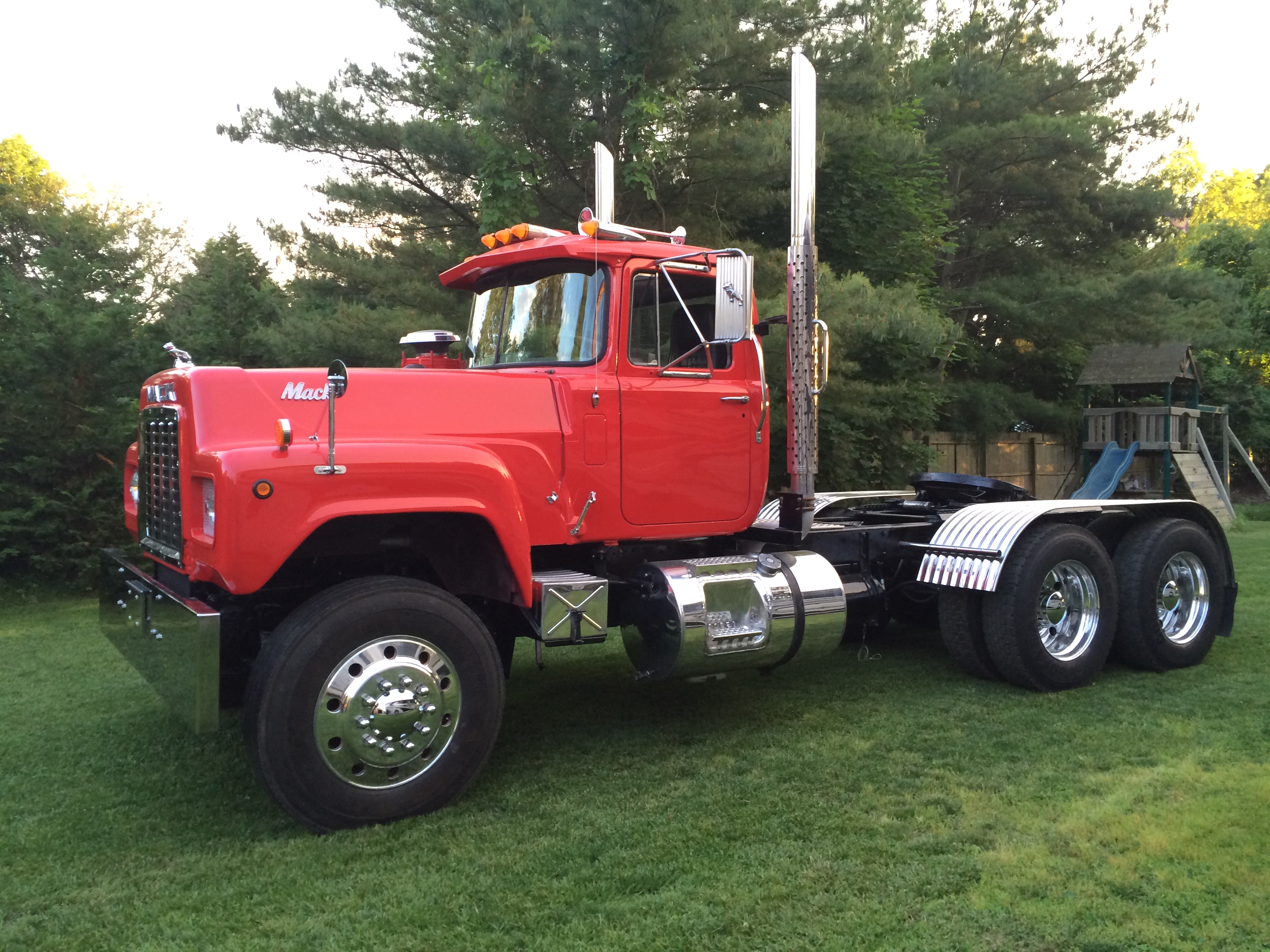 1979 mack R700 V8 866 375hp 12 speed with air low shift 44 camelback alumin...