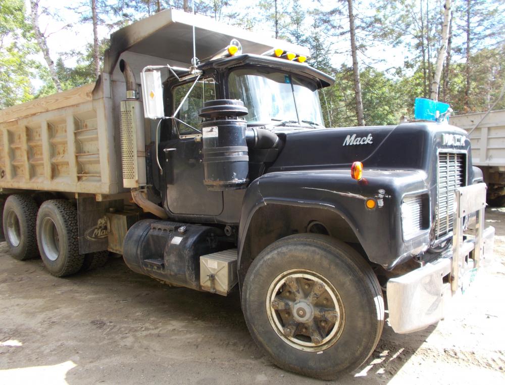 1979 MACK R600-6.jpg