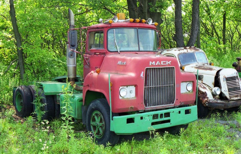 1966 Mack U700-1.jpg