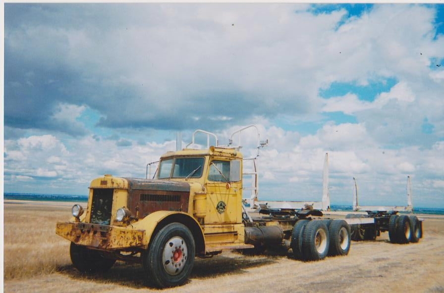 1946-peterbilt-logging-truck_102_1.jpg