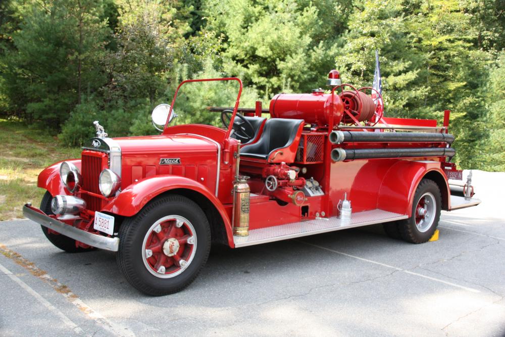 Lunenburg, MA Former Engine (1935 Mack).jpg