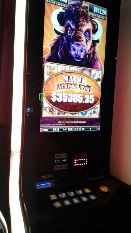 slot machine.jpg