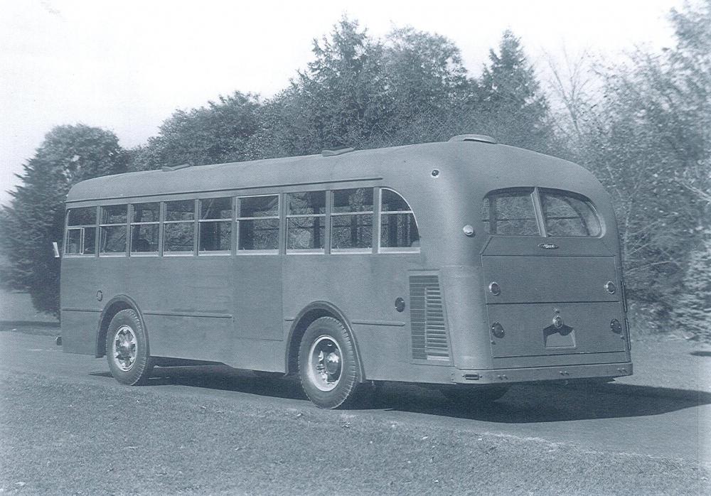 Mack model KB bus (1941-1942).jpg