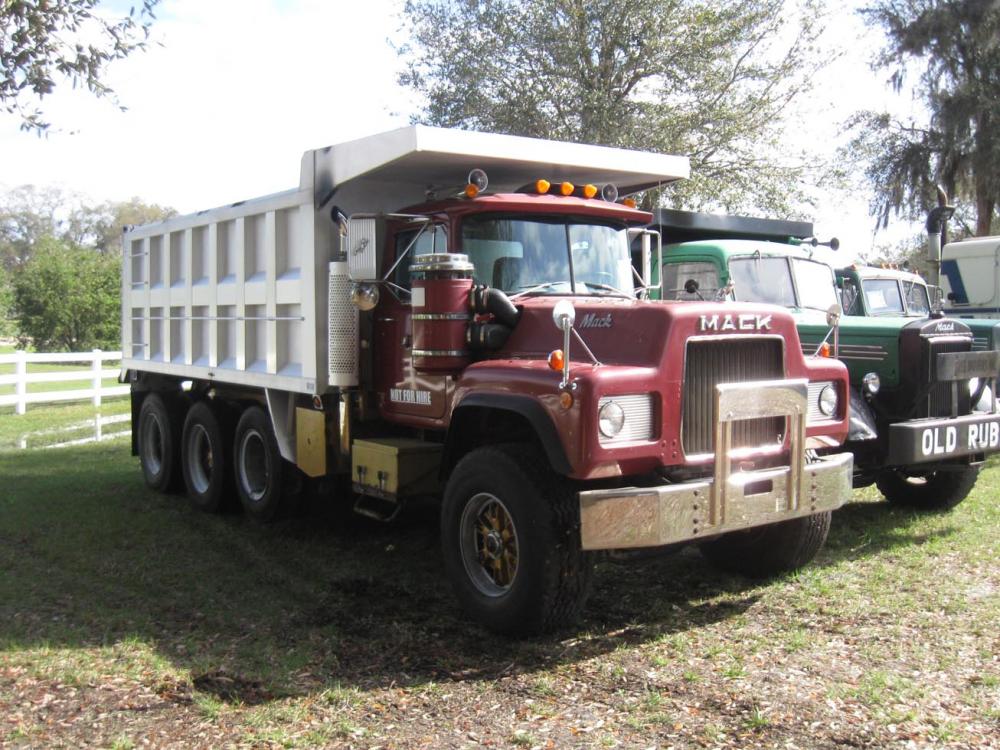 Mack 1987 R685 dump Lou Deberadinis JL (2) resize.jpg