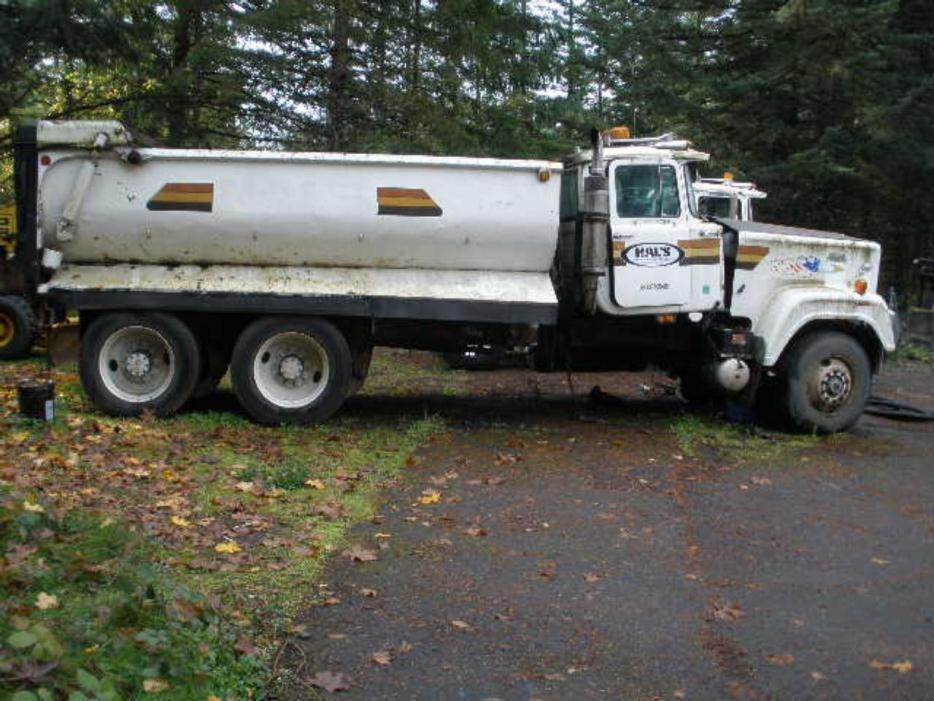 Washington Mack Log Truck