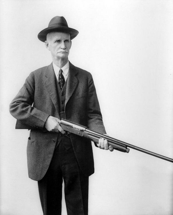 John_M._Browning_with_his_Auto_5_shotgun_(2).jpg