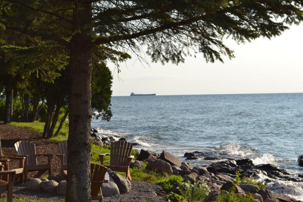 107761189_LakeFreighter.thumb.jpg.b60b5cd18d40fb2bf6962e515c6184e2.jpg