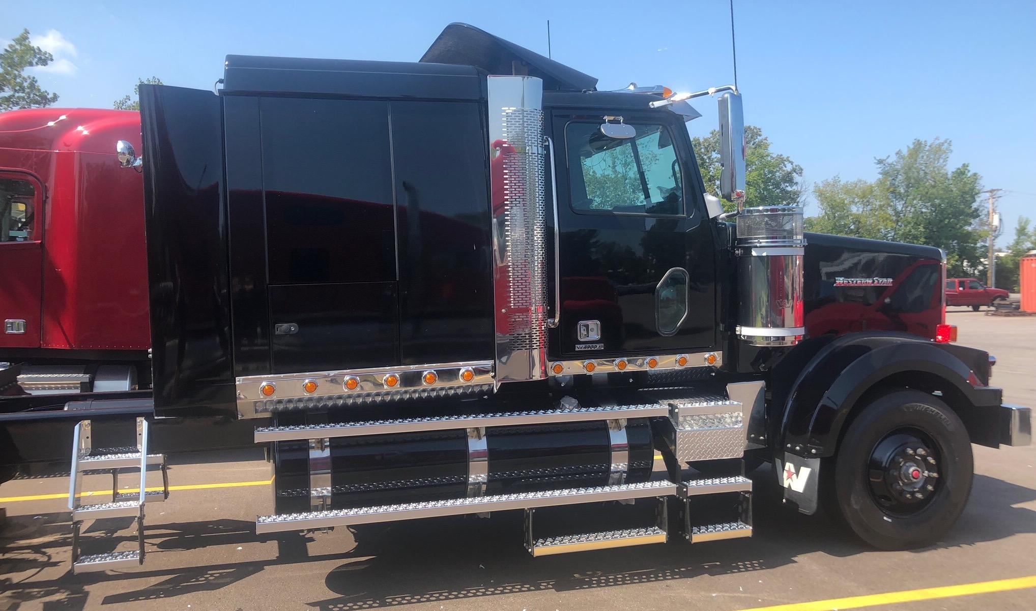 Rubber Duck Mack Truck RS700L from the movie Convoy at M…