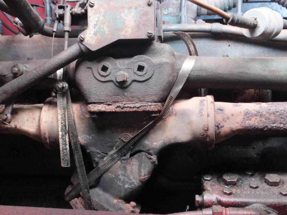 Mack_exhaust_manifold_1.JPG