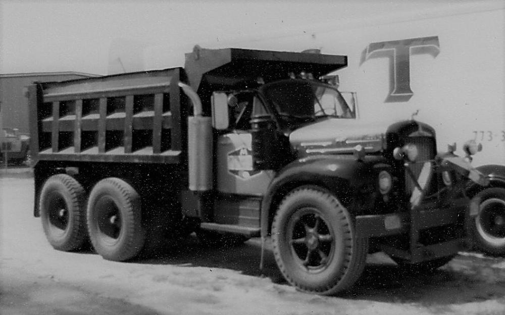 Mack B61SX BW.jpg