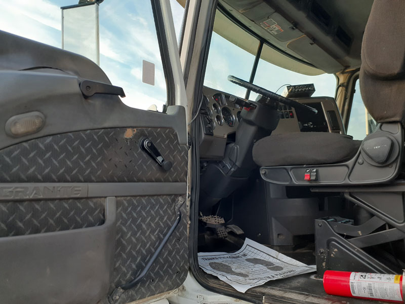used-mack-dump-truck-interior.jpg