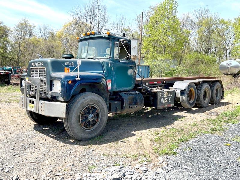 used-roll-off-truck-for-sale.jpg