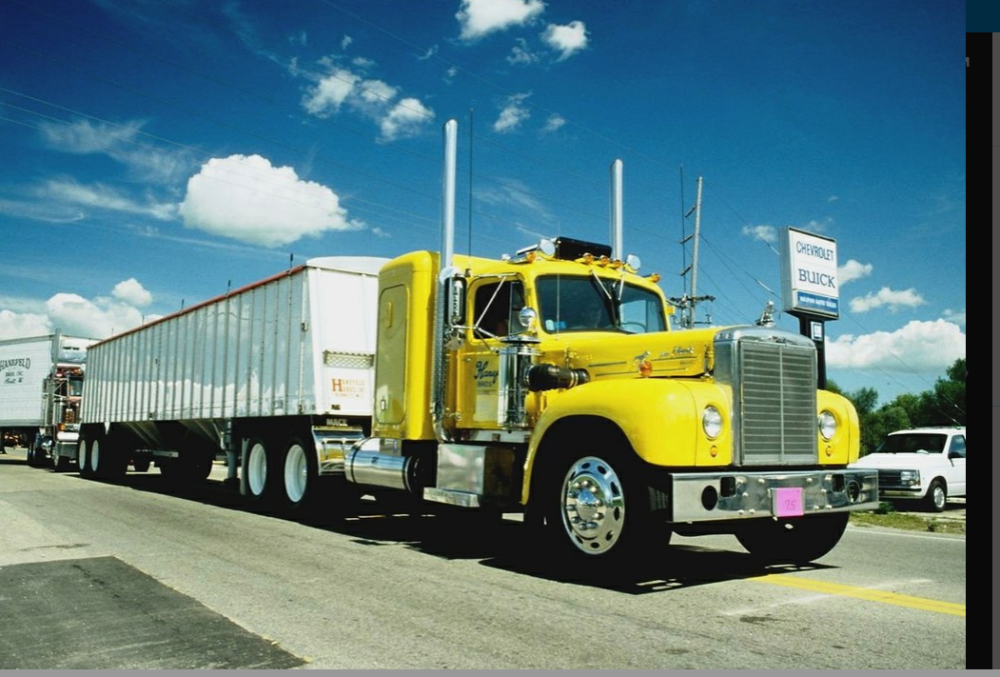 B73 yellow with sleeper.png