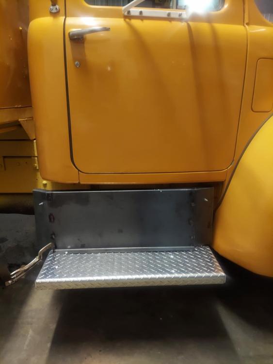 passenger side step 1.jpg