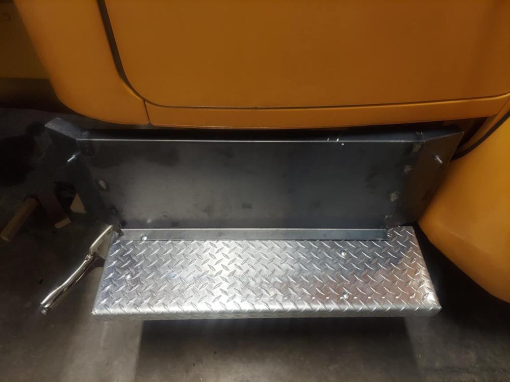 passenger side step 2.jpg