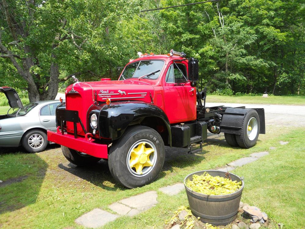 1966 Mack B 61 red.jpg