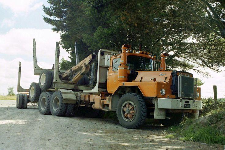 Heavy-dutyTankerTruck.jpeg.5b337ecf439a41a7a58f48a89ed5e2fb.jpeg